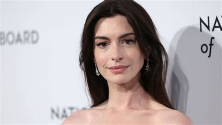 Anne Hathaway Biography, Age, Career, Net Worth, Family ·