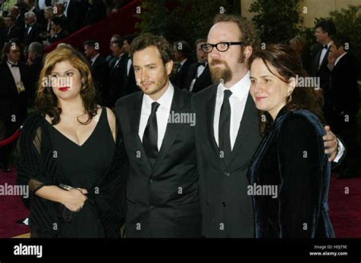 Does Paul Giamatti have any children? ·