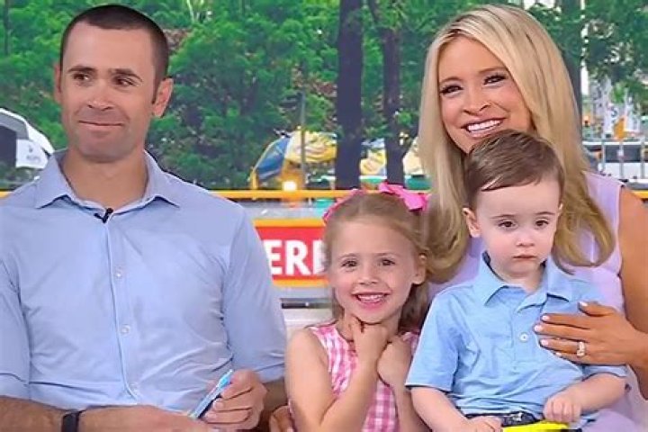 Kayleigh McEnany Legs, Bikini, Daughter, Measurements, Hot, Kids, Net Worth, No Makeup, Husband, Education, Instagram