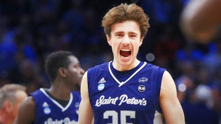 Lil White Boy ran for his life Fans troll Doug Edert as he runs to save his life after exchang