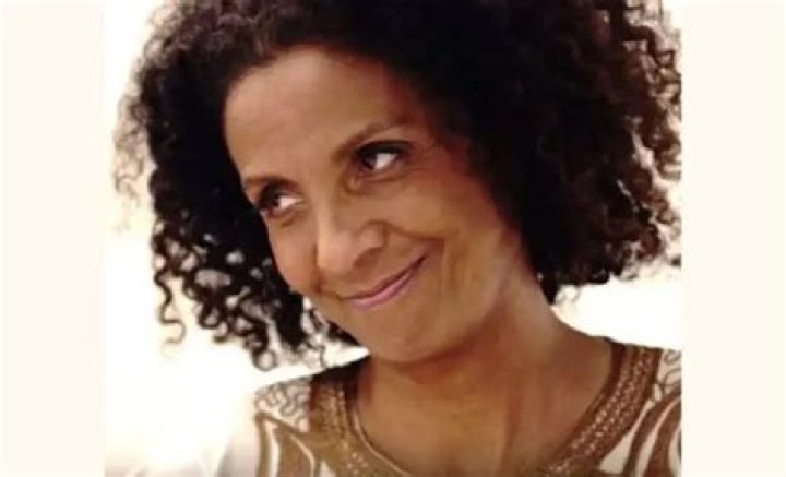Maxine Sneed Biography