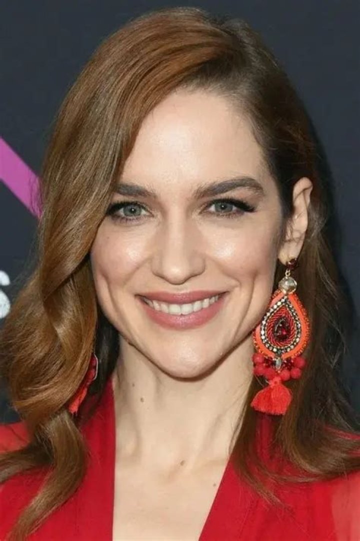 Melanie Scrofano Biography