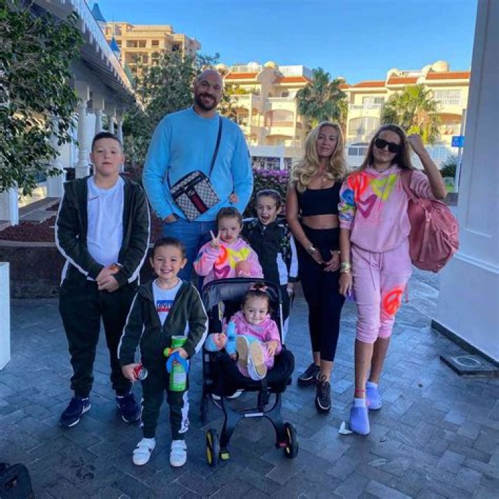 Paris Fury Wiki; Tyson Fury, Age, Height, Kids, Sister, Birthday, Net Worth, Facts ·