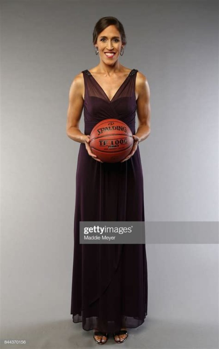 Rebecca Lobo Height, Weight, Net Worth, Age, Birthday, Wikipedia, Who, Nationality, Biography