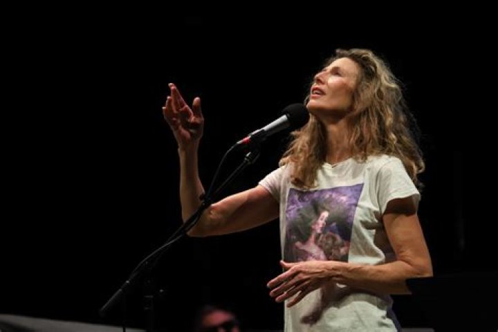 Sophie B. Hawkins ·