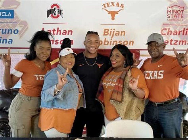 Who Are Bijan Robinson Parents? Meet Dad Lamore Sauls Age And Ethnicity