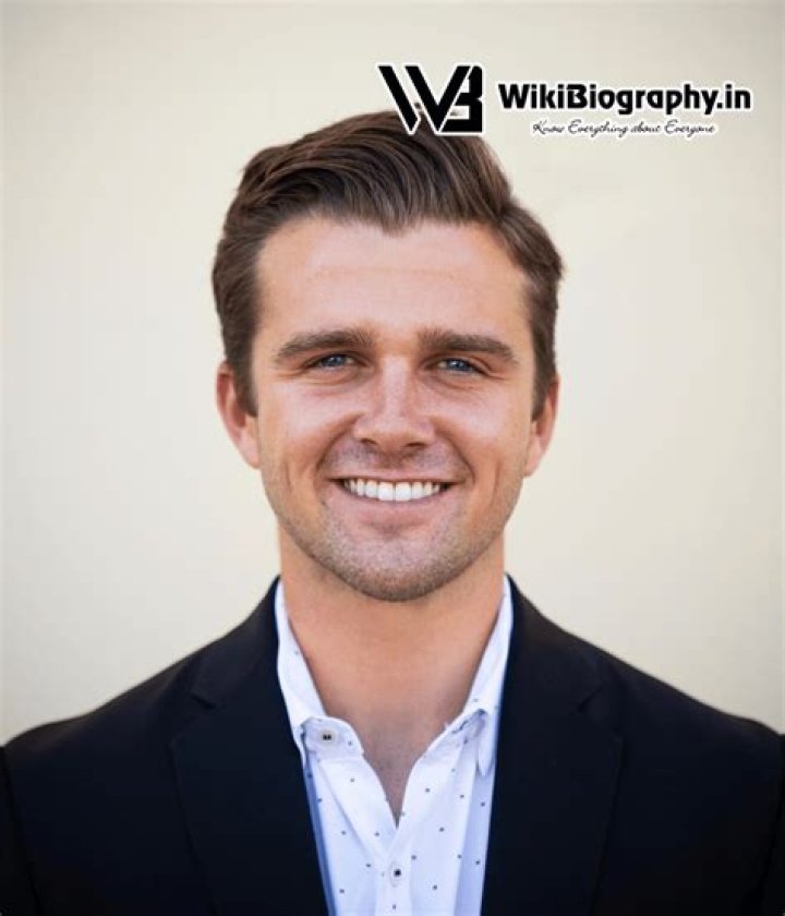 Wiki, Bio, Age, Height, Family, Wife, Net Worth ·
