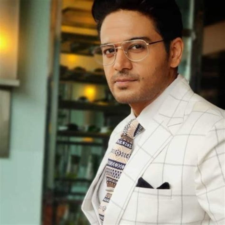 Wiki, Biography, Height, Age, Family, Wife ·